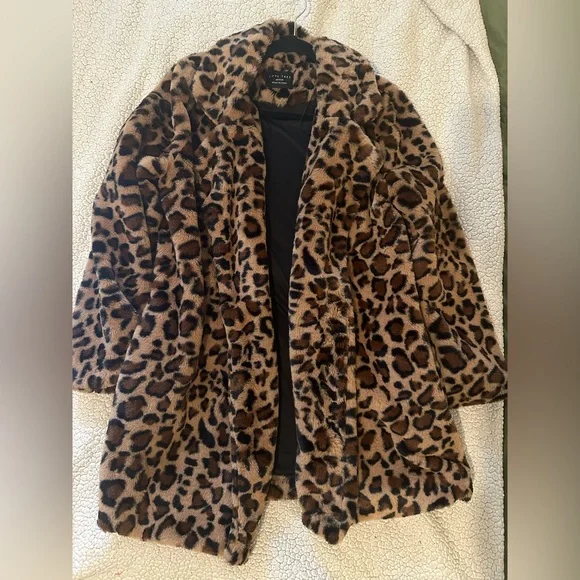 Cheetah Coat/Beth Dutton Costume - Picture 2 of 5
